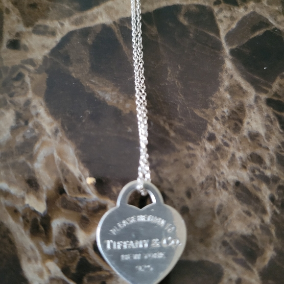 Authentic Return to Tiffany silver necklace with pendant 16 inches long - Picture 6 of 10